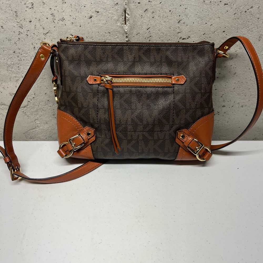 Michael Michael Kors Fallon Medium Messenger Bag. - image 2